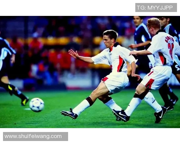 马尾辫足球明星的传奇之路与赛场风采揭秘